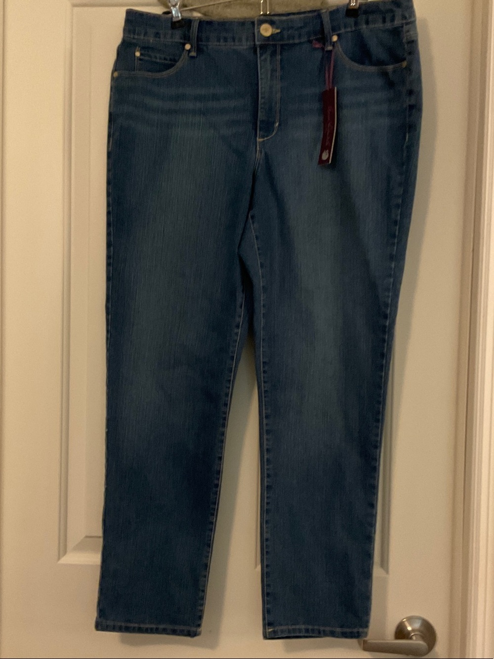 Gloria Vanderbilt Straight-Leg/crop w/Embellished back pockets NWTs Size 14